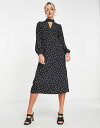 リバーアイランド リバーアイランド レディース ワンピース トップス River Island midi dress in black polka dot with heart button detail Black