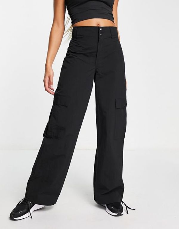 yz GC\X fB[X MX {gX ASOS 4505 oversized utlity pants in crinkle with pockets Black