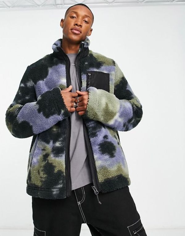 【送料無料】 エイソス メンズ ジャケット・ブルゾン アウター ASOS DESIGN quilted camo walker jacket in borg MID GREEN