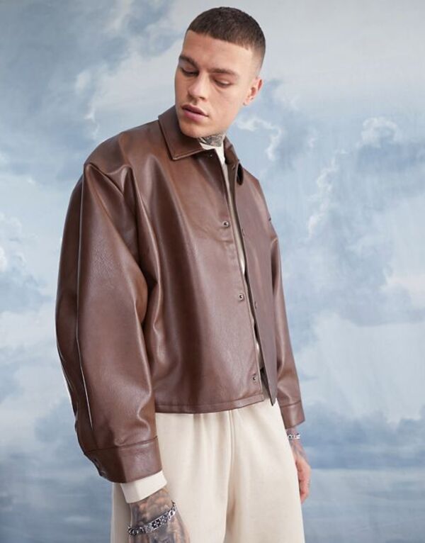 【送料無料】 エイソス メンズ ジャケット・ブルゾン アウター ASOS DESIGN extreme oversized cropped faux leather jacket in brown BROWN