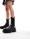  ベルシュカ レディース ブーツ・レインブーツ シューズ Bershka cleated sole chunky chelsea boots in black Black