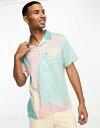 【送料無料】 リーバイス メンズ シャツ トップス Levi's sunset camp shirt in pink circle print Bleached sand