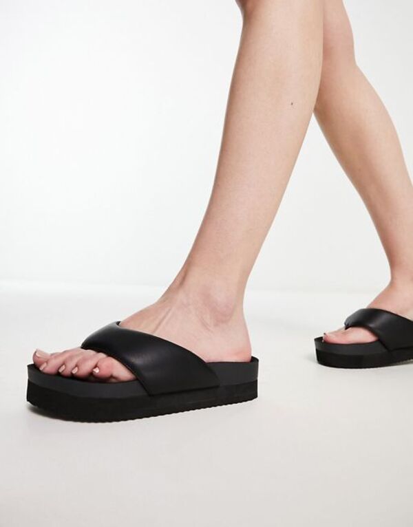 【送料無料】 モンキ レディース サンダル シューズ Monki padded PU thong sandals with wide straps in black Black