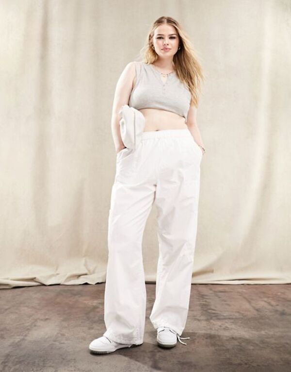 yz GC\X fB[X MX {gX ASOS DESIGN Curve clean pull-on cargo pants in white White