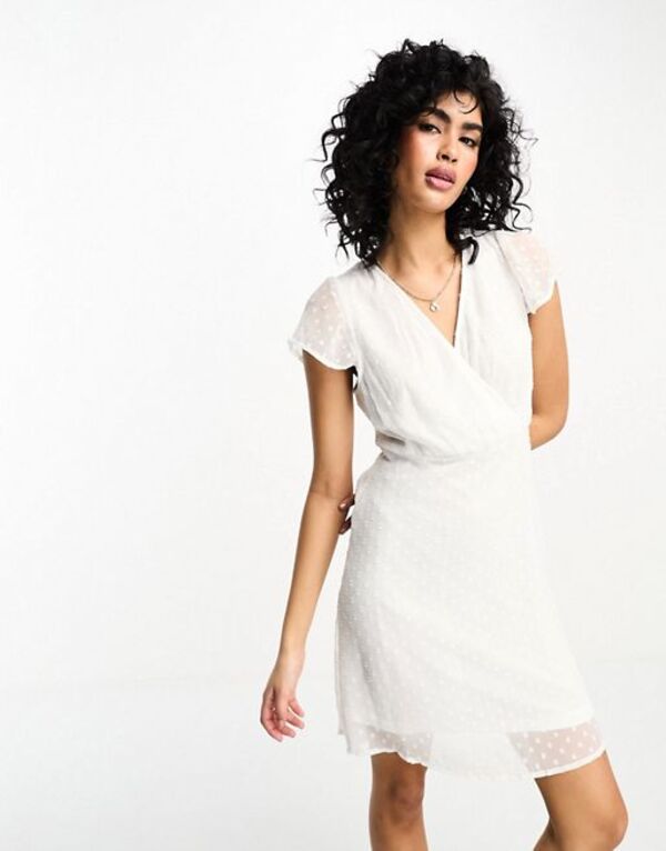 【送料無料】 ヴィラ レディース ワンピース トップス Vila textured mini dress in white WHITE