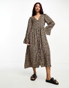 【送料無料】 モンキ レディース ワンピース トップス Monki long sleeve smock dress in leoheart print LEOHEART PRINT