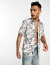 【送料無料】 オンリーアンドサンズ メンズ シャツ トップス Only & Sons short sleeve shirt with palm print in white Bright White