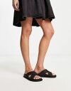 【送料無料】 エイソス レディース サンダル シューズ ASOS DESIGN Fixation cross strap jelly flat sandals in black Black