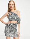 【送料無料】 ファッションキラ レディース シャツ トップス Fashionkilla drop shoulder crop top in zebra print - part of a set Multi