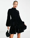 【送料無料】 エイソス レディース ワンピース トップス ASOS DESIGN velvet mini smock dress with pockets and pie crust neck in black Black