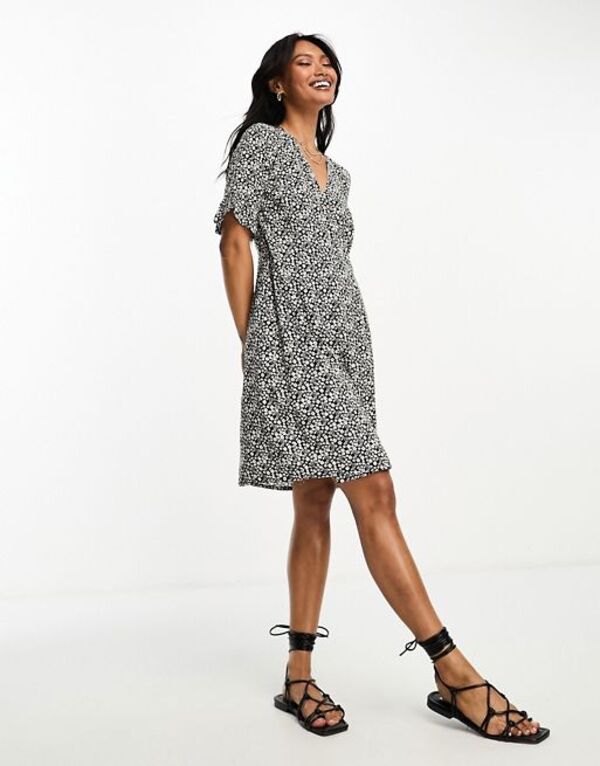 【送料無料】 ワイエーエス レディース ワンピース トップス Y.A.S Elma mini wrap dress in black and white ditsy print BLACK WHITE..