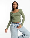 【送料無料】 ミスセルフフリッジ レディース Tシャツ トップス Miss Selfridge lace trim long sleeve ribbed top in khaki Khaki