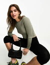 【送料無料】 コットンオン レディース シャツ トップス Cotton:On boat neck backless long sleeve crop top in khaki WOODLAND