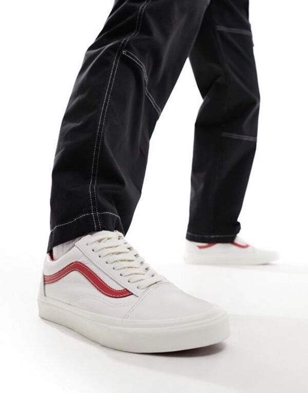 ヴァンズ レザースニーカー メンズ 【送料無料】 バンズ メンズ スニーカー シューズ Vans Old Skool leather sneakers in white with red detailing WHITE