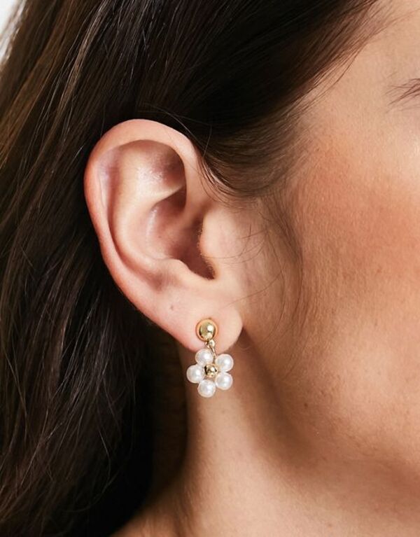  デザインビーロンドン レディース ピアス・イヤリング アクセサリー DesignB London pearl floral stud earrings in gold Gold