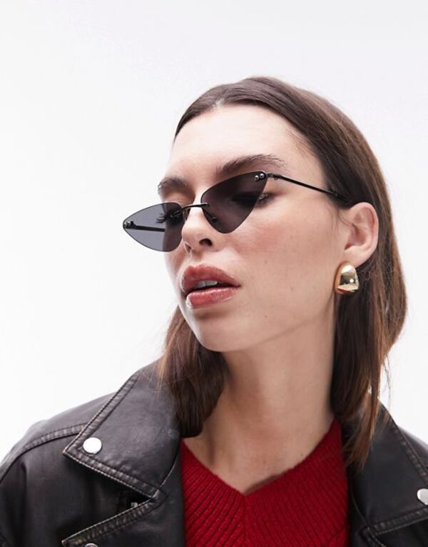 ■ブランド Topshop (トップショップ)■商品名 Topshop Zinnia rimless cat eye sunglasses in black■商品は海外よりお取り寄せの商品となりますので、お届けまで10日-14日前後お時間頂いております。 ■ブランド・商品・デザインによって大きな差異がある場合があります。 ■あくまで平均的なサイズ表ですので「目安」として参考にしてください。 ■お届けの商品は1枚目のお写真となります。色展開がある場合、2枚目以降は参考画像となる場合がございます。 ■只今、一部を除くすべて商品につきまして、期間限定で送料無料となります。 ※沖縄・離島・一部地域は追加送料(3,300円)が掛かります。