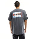 【送料無料】 プレティグリーン メンズ Tシャツ トップス Pretty Green Cassette back print relaxed fit T-shirt in dark gray Gray