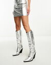 【送料無料】 パブリックデザイア レディース ブーツ レインブーツ シューズ Public Desire Nevada western knee boot in textured silver Silver pu
