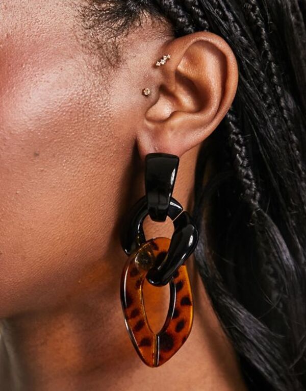 yz o[ACh fB[X sAXECO ANZT[ River Island resin drop earrings in black and tort Multi