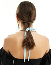 エイソス   ヘアアクセサリー 【送料無料】 エイソス レディース ヘアアクセサリー アクセサリー ASOS DESIGN hairband with skinny bow detail in light blue Blue