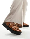 【送料無料】 エイソス メンズ サンダル シューズ ASOS DESIGN chunky sandal in tan pu with gold monogram detailing TAN