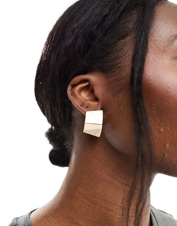 エイソス 【送料無料】 エイソス レディース ピアス・イヤリング アクセサリー ASOS DESIGN stud earrings with vintage look angular design in gold tone Gold