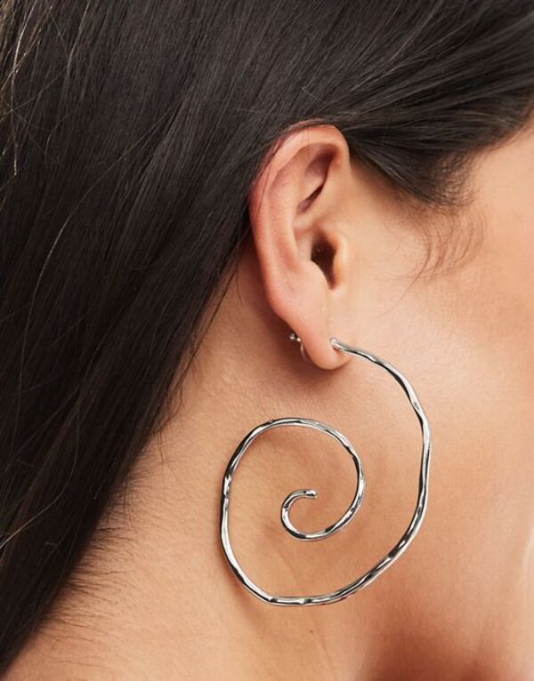 エイソス 【送料無料】 エイソス レディース ピアス・イヤリング アクセサリー ASOS DESIGN 66mm hoop earrings with swirl design in silver tone Silver