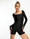 【送料無料】 エイソス レディース ジャンプスーツ トップス ASOS DESIGN glossy unitard romper with thumb hole...