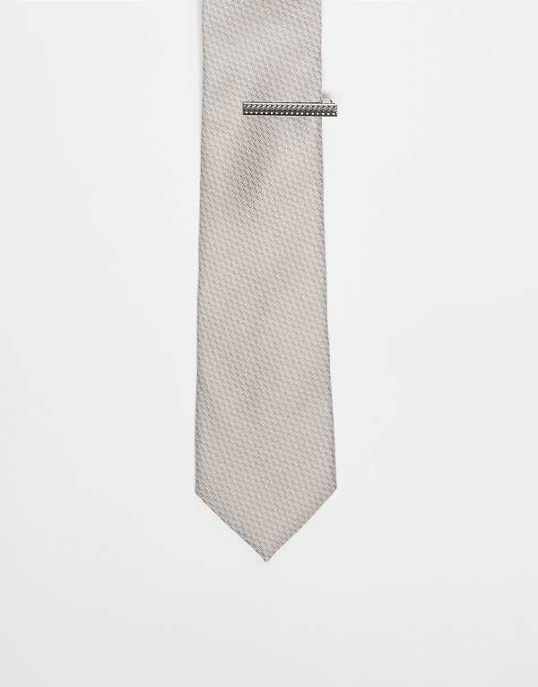 【送料無料】 エイソス メンズ ネクタイ アクセサリー ASOS DESIGN plain tie with tie bar in neutral STONE