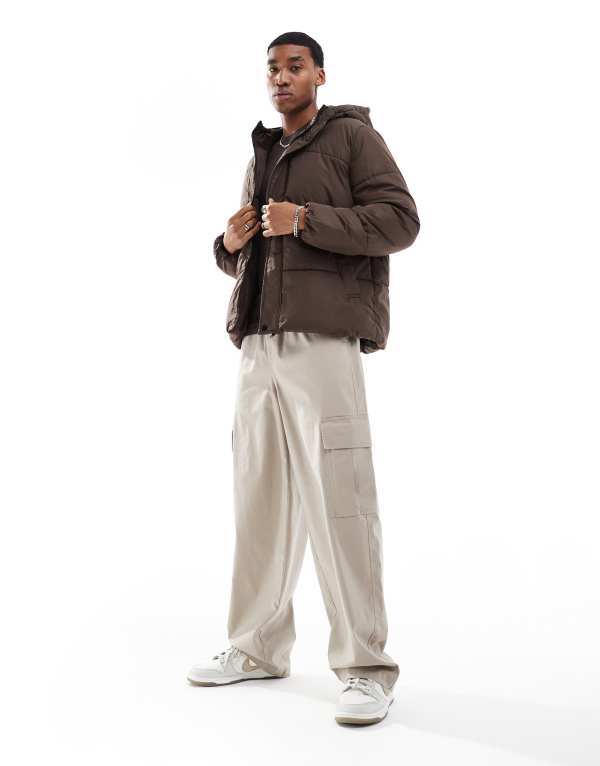 【送料無料】 オンリーアンドサンズ メンズ コート アウター ONLY & SONS oversized hooded puffer jacket in brown Hot fudge