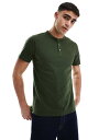 【送料無料】 リーバイス メンズ Tシャツ トップス Levi's batwing logo henley t-shirt in dark green Dark...