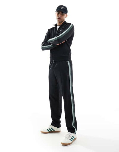 【送料無料】 フレッドペリー メンズ カジュアルパンツ ボトムス Fred Perry two color taped track sweatpants in black - part of a set Black 【送料無料】 フレッドペリー メンズ カジュアルパンツ ボトムス Fred Perry two color taped track sweatpants in black - part of a set Black