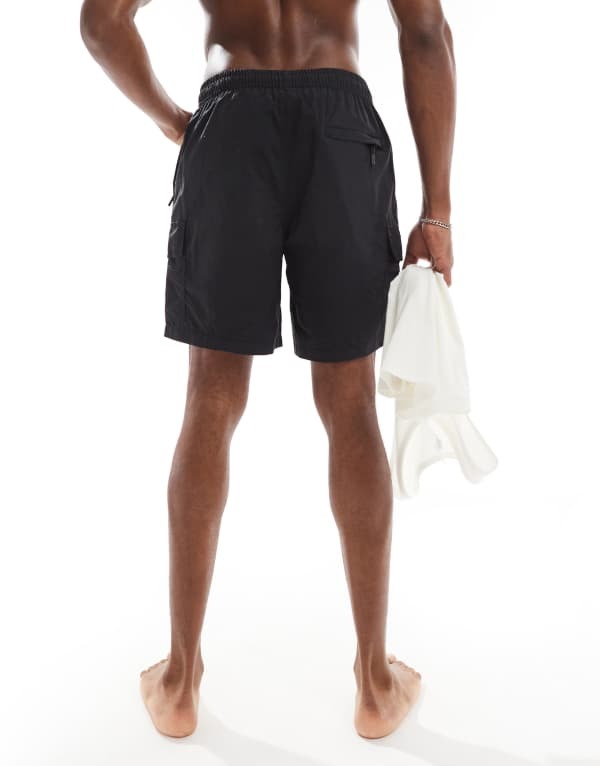 【送料無料】 リバーアイランド メンズ ハーフパンツ・ショーツ 水着 River Island cargo swim shorts in black Black