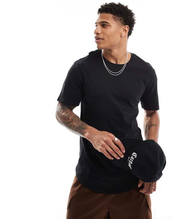 【送料無料】 オンリーアンドサンズ メンズ Tシャツ トップス Only & Sons longline t-shirt with curved hem in black Black