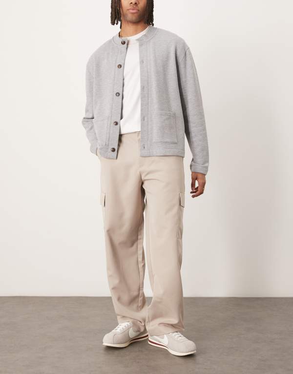 【送料無料】 エイソス メンズ カジュアルパンツ ボトムス ASOS DESIGN smart wide leg cargo pants in stone with elastic waist STONE