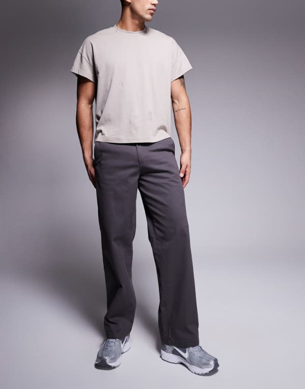 【送料無料】 アダプト メンズ カジュアルパンツ ボトムス ADPT wide fit chino pants in gray Asphalt