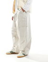 【送料無料】 エイソス メンズ カジュアルパンツ ボトムス ASOS DESIGN parachute cargo pants in cream Cream