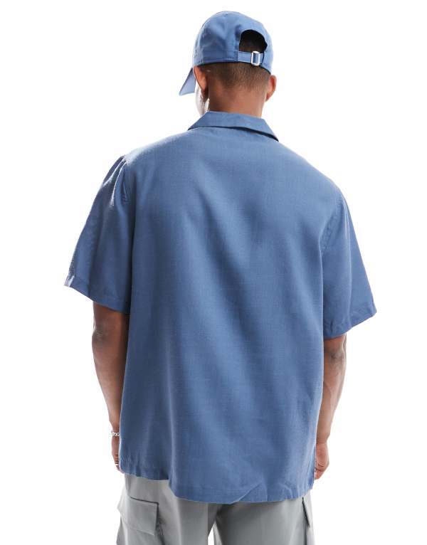 【送料無料】 エイソス メンズ シャツ トップス ASOS DESIGN relaxed revere shirt with hawaiian floral embroidery BLUE