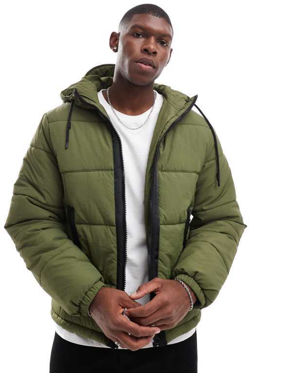 【送料無料】 エイソス メンズ ジャケット・ブルゾン アウター ASOS DESIGN nylon puffer jacket with contrast trim in khaki Khaki