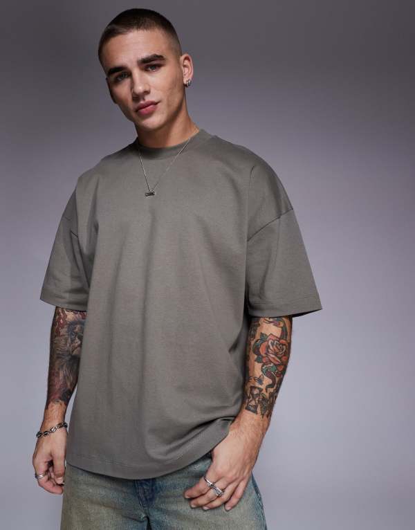 【送料無料】 エイソス メンズ Tシャツ トップス ASOS DESIGN heavyweight oversized drop shoulder t-shirt in khaki SMOKEY OLIVE