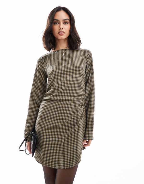 【送料無料】 エイソス レディース ワンピース トップス ASOS DESIGN slash neck gathered waist mini dress in khaki gingham Khaki gingham