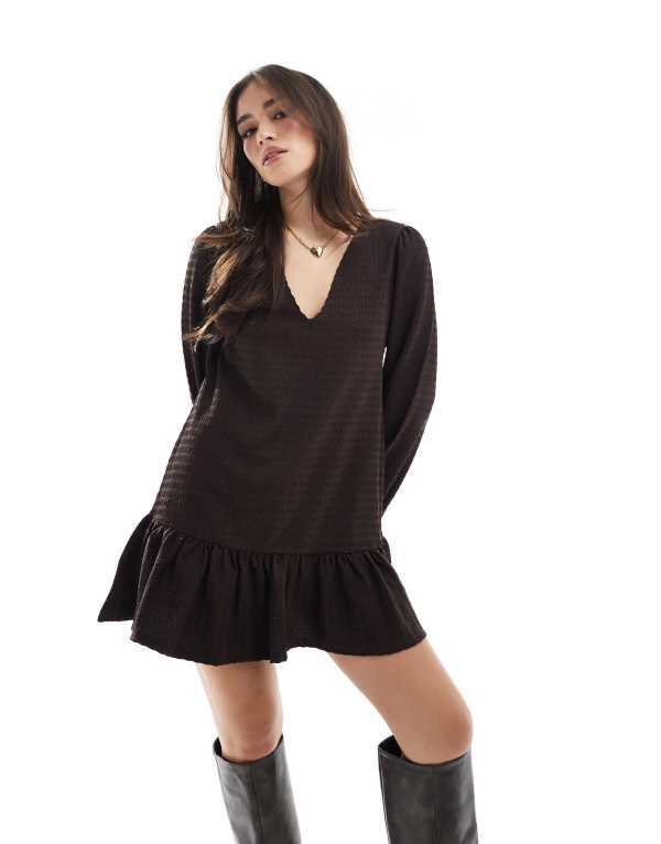 ミスセルフフリッジ レディース トップス ワンピース Vネック Miss Selfridge textured v neck smock dress in chocolate chocolate チョコレート