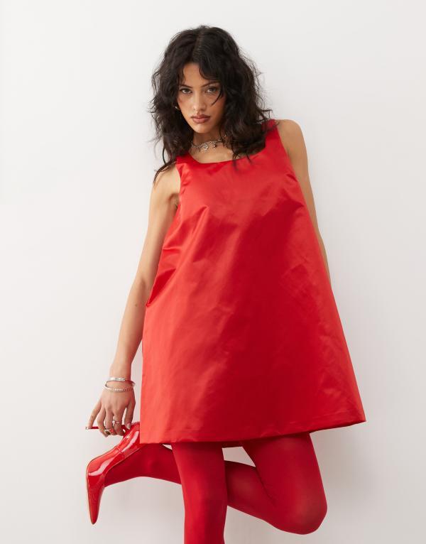 ̵  ǥ ԡ ȥåץ Monki satin look pinafore mini dress in re...