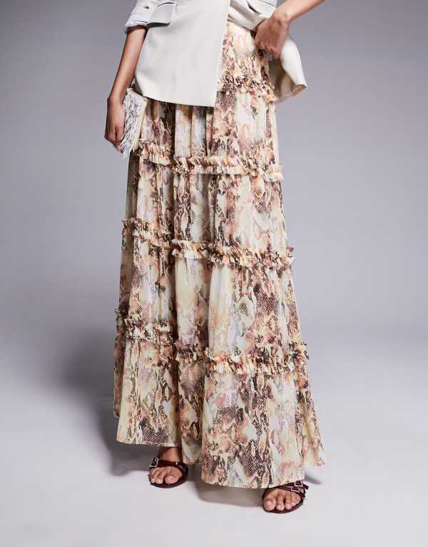 【送料無料】 エーエフアールエム レディース ワンピース トップス AFRM Sabina tiered maxi skirt with built-in shorts in snake print - part of a set Shine Snake