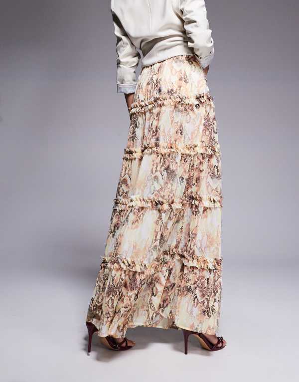 【送料無料】 エーエフアールエム レディース ワンピース トップス AFRM Sabina tiered maxi skirt with built-in shorts in snake print - part of a set Shine Snake