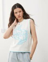 【送料無料】 リクレイム ヴィンテージ レディース タンクトップ トップス Reclaimed Vintage knitted tank with fish print in white and blue White