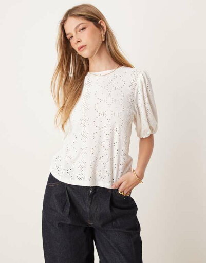 【送料無料】 ヴィラ レディース Tシャツ トップス Vila broderie T-shirt with puff sleeve detail in white Optical snow 【送料無料】 ヴィラ レディース Tシャツ トップス Vila broderie T-shirt with puff sleeve detail in white Optical snow