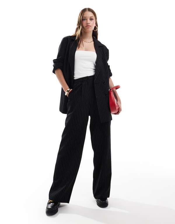 【送料無料】 ミスセルフフリッジ レディース カジュアルパンツ ボトムス Miss Selfridge tailored straight leg pants in black and white pinstripe Black