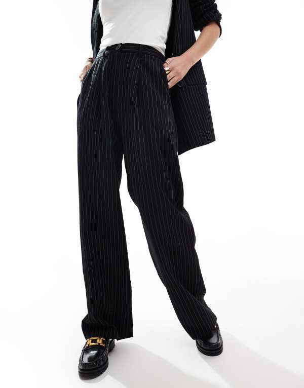 【送料無料】 ミスセルフフリッジ レディース カジュアルパンツ ボトムス Miss Selfridge tailored straight leg pants in black and white pinstripe Black