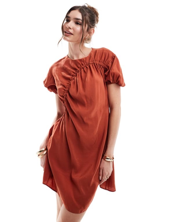 【送料無料】 エイソス レディース ワンピース トップス ASOS DESIGN puff sleeve mini smock dress with ruching detail in rust RUST